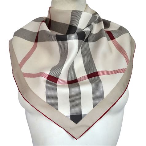 foulard burberry noir et blanc|Foulards Burberry occasion femme .